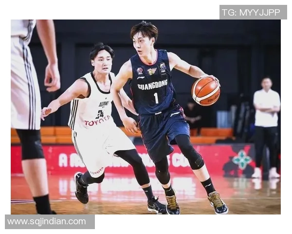 胡明轩:从年轻新星到篮球场上的领军人物的成长之路 胡明轩:从年轻新星到篮球场上的领军人物的成长之路