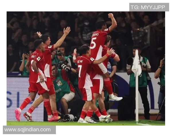 中国队迎战约旦队直播世预赛激战正酣球迷热情高涨助威助力 中国队迎战约旦队直播世预赛激战正酣球迷热情高涨助威助力