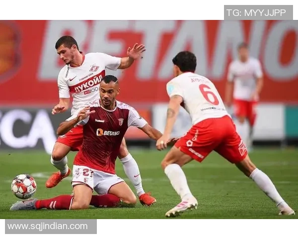 国民队与波尔图的激烈对决揭示了葡超联赛的竞争魅力与球队实力的较量 国民队与波尔图的激烈对决揭示了葡超联赛的竞争魅力与球队实力的较量